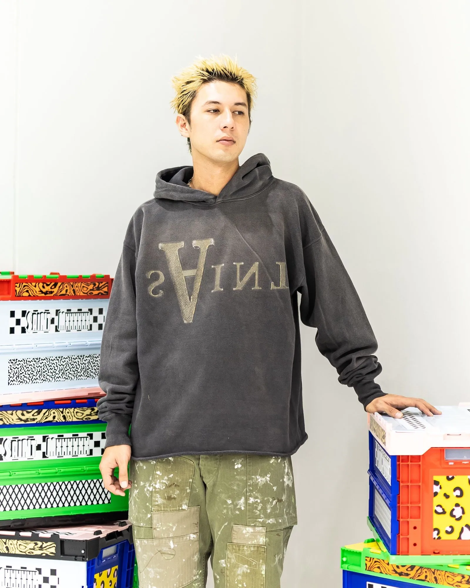 SAINT Mxxxxxx HOODIE/ANARCHY/BLK Mirror reverse SAINT hooded sweatshirt/ANARCHY barrage virgin hoodie S-XL Assute dyeing, heavy washing and water fading, multi-bit wormhole destruction treatment, genuine plate opening and mold opening, the difference is shown in the picture to make the product! Authentic level printing process, correct main mark/wash mark ⚠️Note: This model does not have the little angel mark